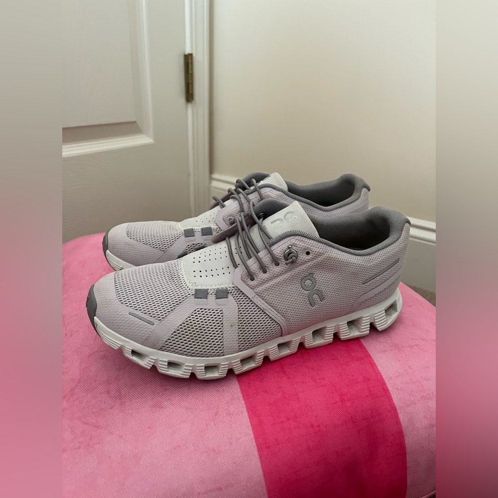 Onclouds size 8 worn only a few times at hospital. Very comfortable!